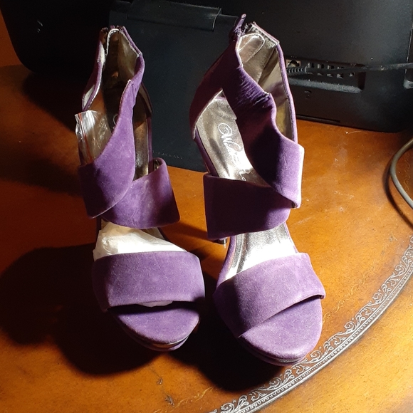 Brand new purple velvet heels - Picture 2 of 4